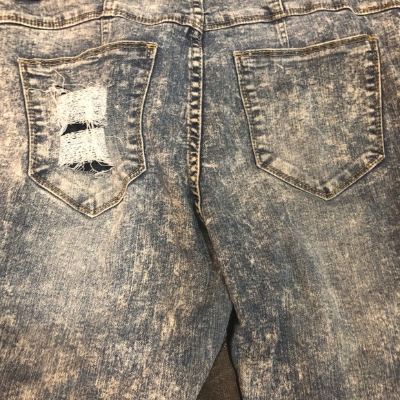 Custom distressed skinny acid-washed jeans - Picture 3 of 3